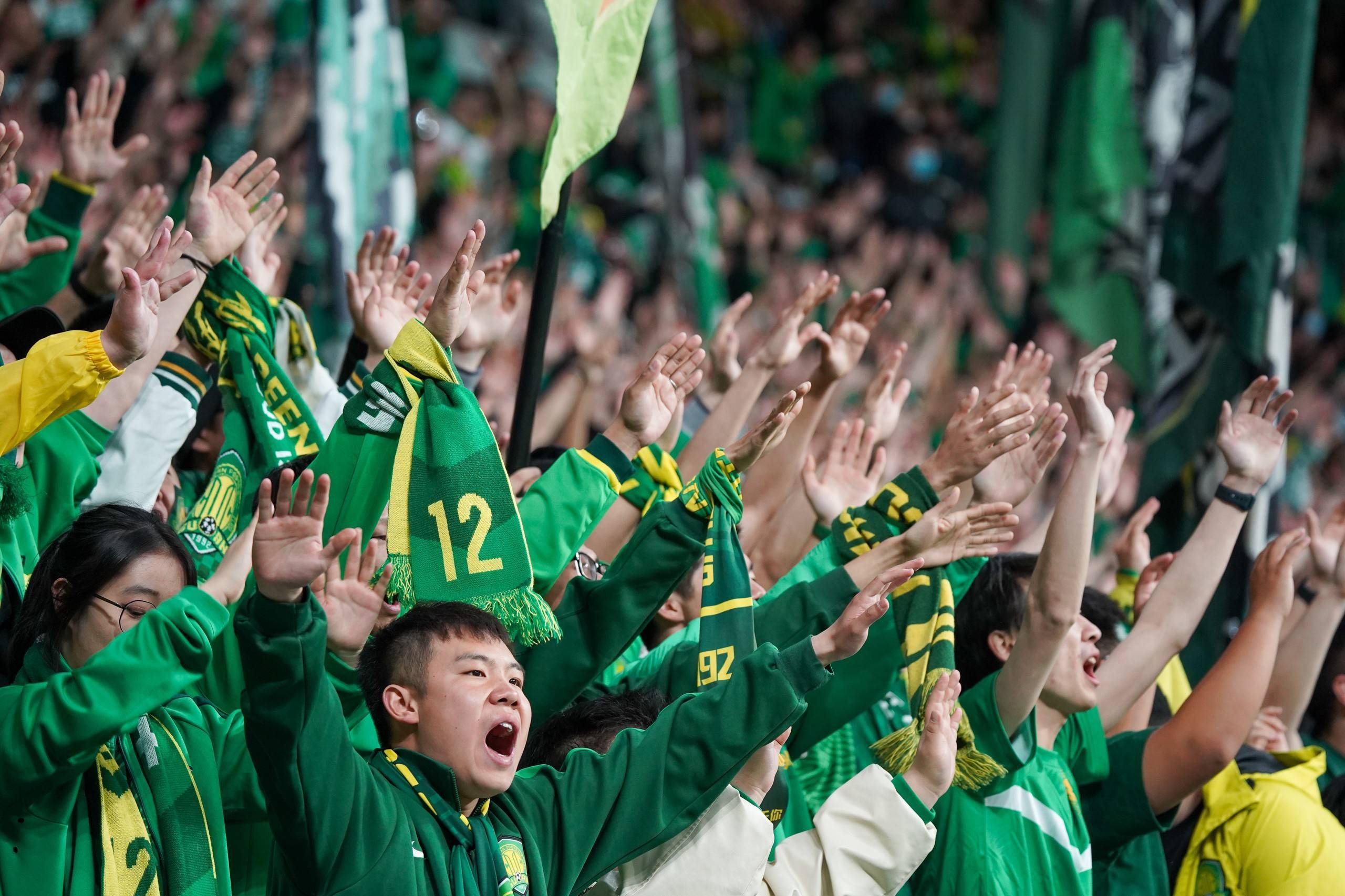 包含万众瞩目！一场足球比赛震撼全球球迷的词条