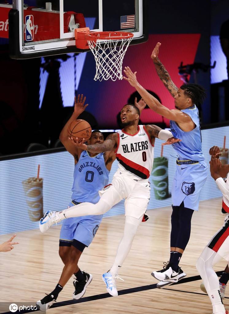 开拓者艰难战胜灰熊，利拉德关键时刻稳定球队！