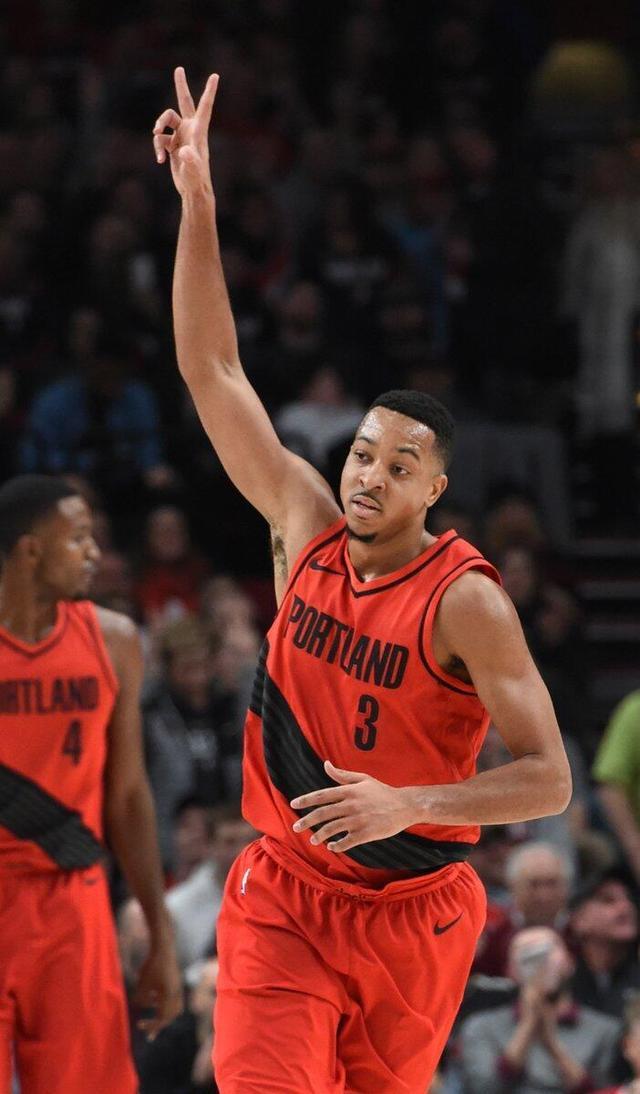 包含雄鹿惊险逆转公牛，连胜取得晋级的词条