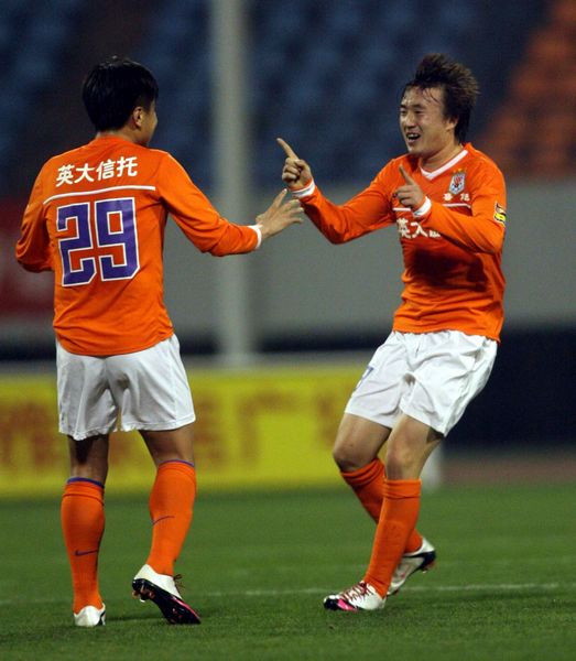 重庆力帆主场不敌对手，积分榜下滑的简单介绍