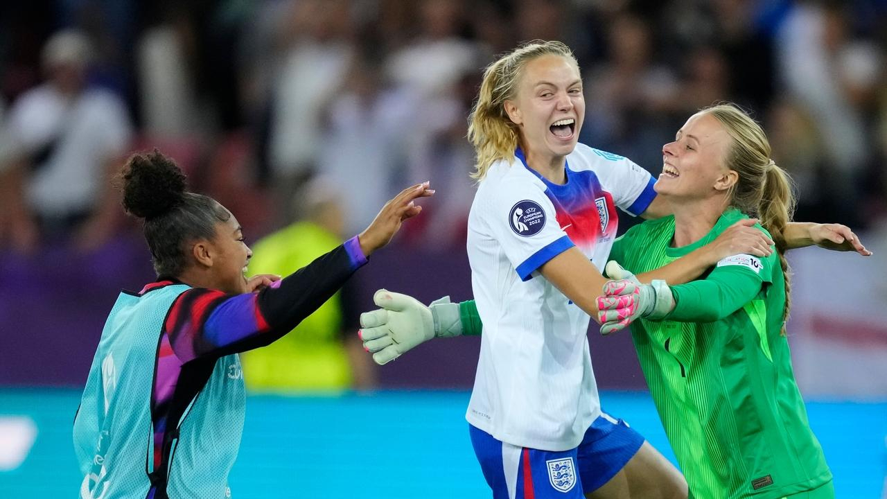 关于瑞典凭借点球赢得胜利，晋级八强的信息