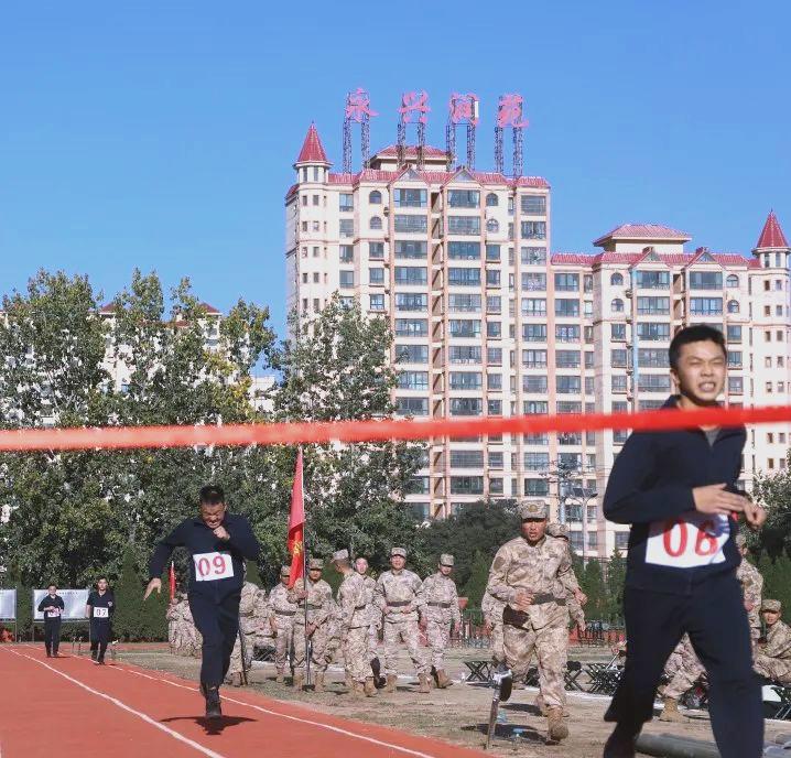 经典瞬间定格画面，竞技场上全力以赴的简单介绍